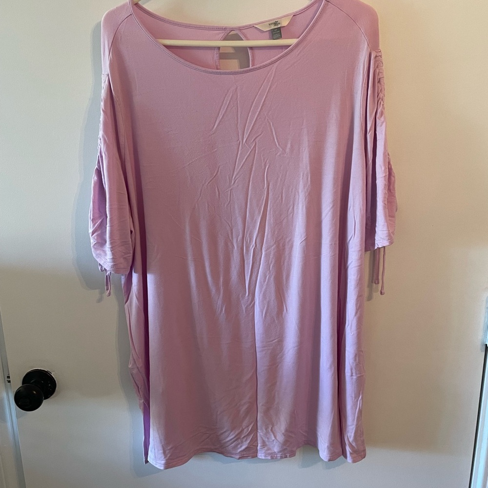 Lilac polyester top with keyhole in the back neckline size.